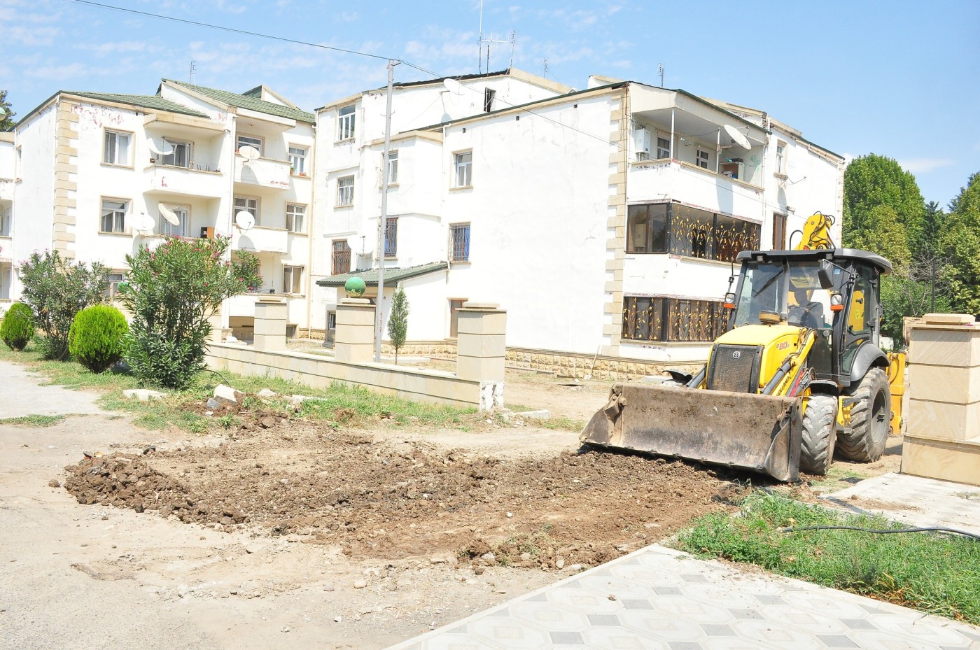 Ağstafada binaların həyətlərində abadlıq-quruculuq işləri həyata keçirilib - FOTOLAR